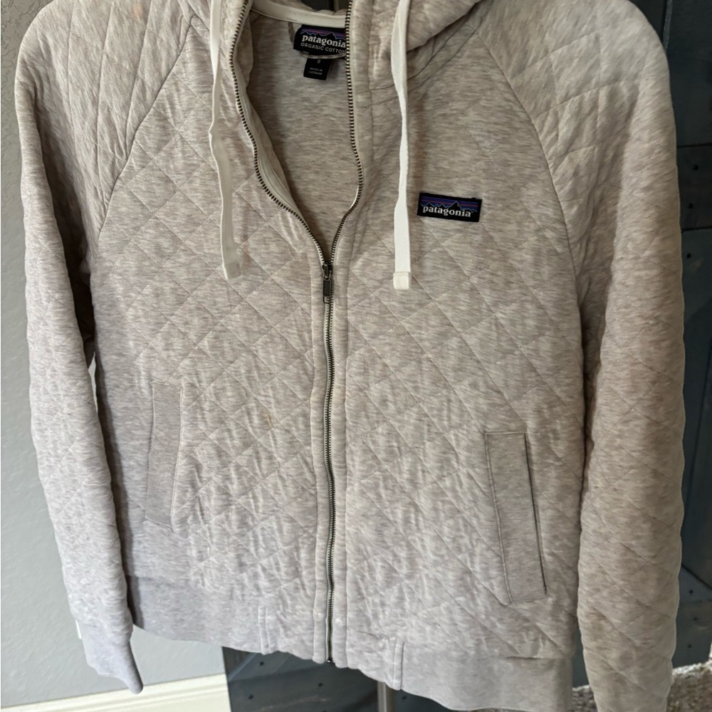 Patagonia Women's Light Gray Quilted Zipper Sweater